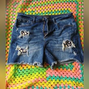 Judy Blue Daisy Patch Distressed Blue Jeans 2x